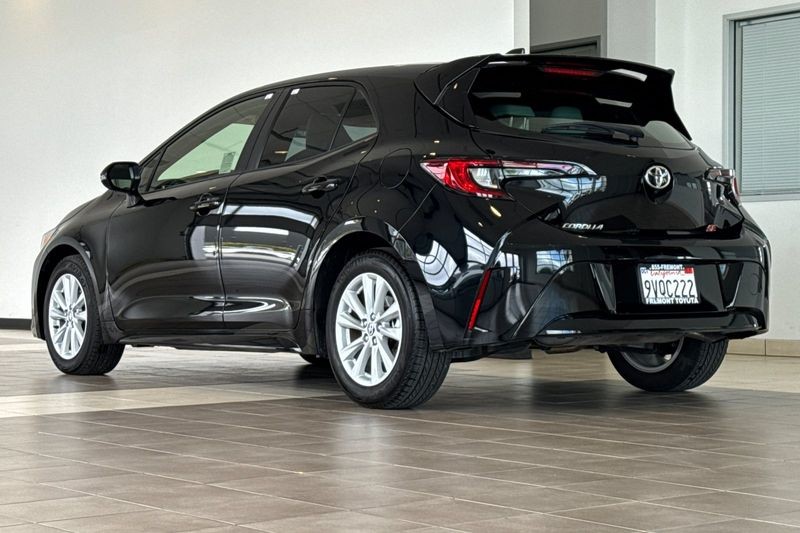 Toyota Corolla Hatchback Vehicle Full-screen Gallery Image 06