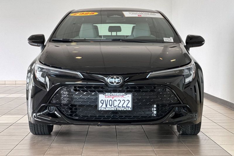 Toyota Corolla Hatchback Vehicle Full-screen Gallery Image 09