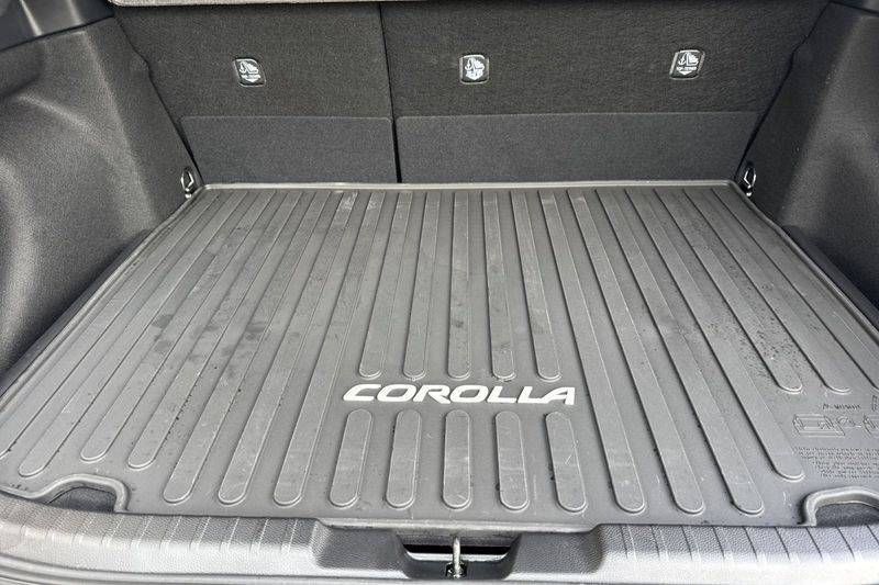 Toyota Corolla Hatchback Vehicle Full-screen Gallery Image 15