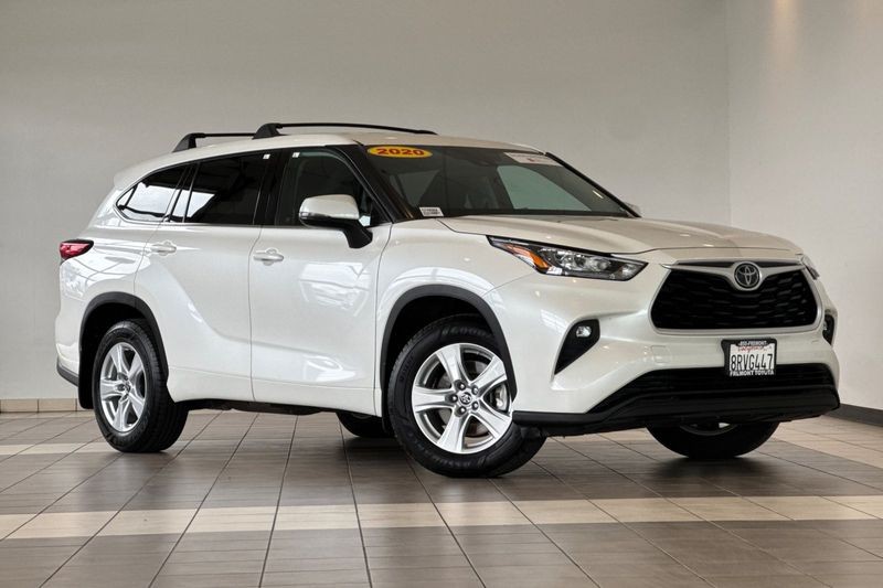 Toyota Highlander Vehicle Full-screen Gallery Image 02