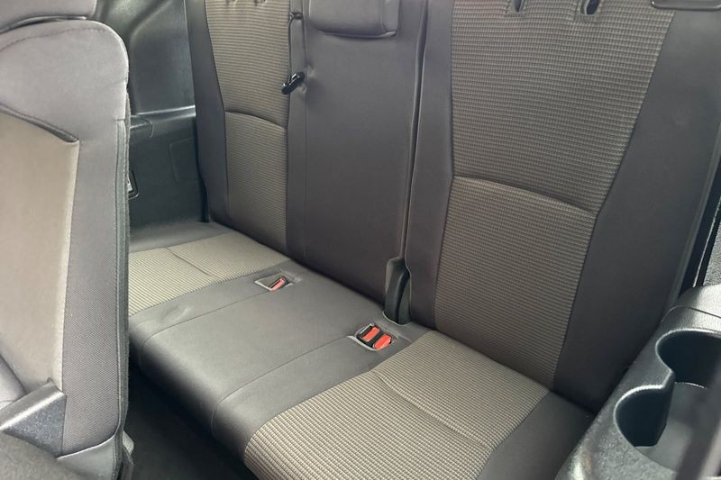 Toyota Highlander Vehicle Full-screen Gallery Image 15