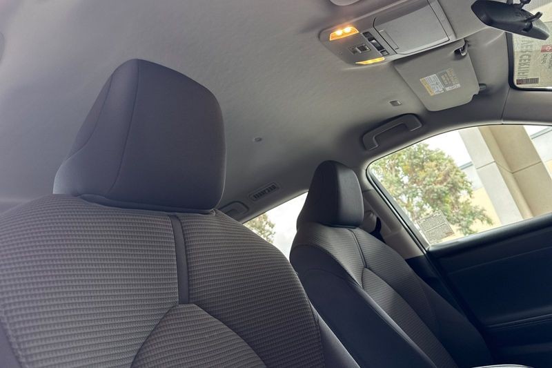 Toyota Highlander Vehicle Full-screen Gallery Image 18