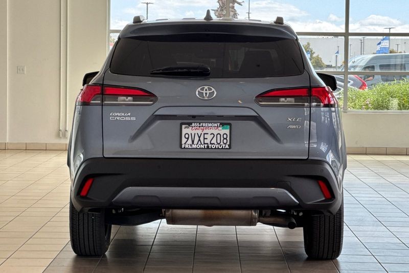 Toyota Corolla Cross Vehicle Full-screen Gallery Image 05
