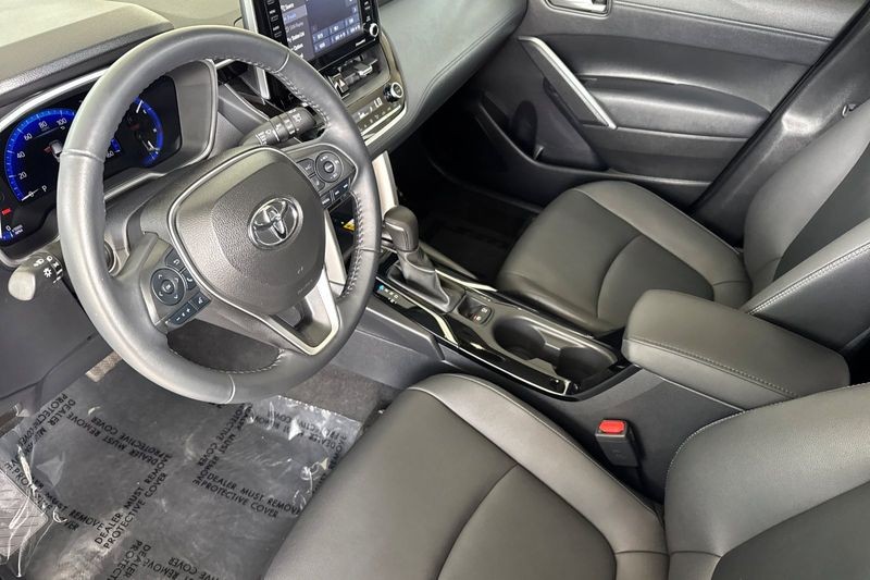 Toyota Corolla Cross Vehicle Full-screen Gallery Image 10