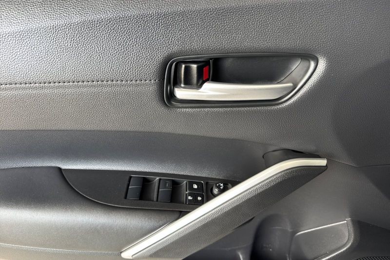 Toyota Corolla Cross Vehicle Full-screen Gallery Image 11