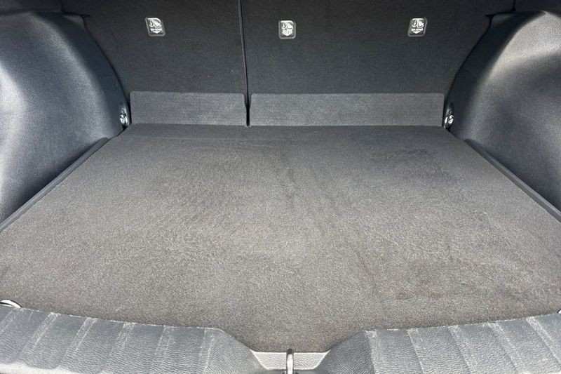 Toyota Corolla Cross Vehicle Full-screen Gallery Image 15
