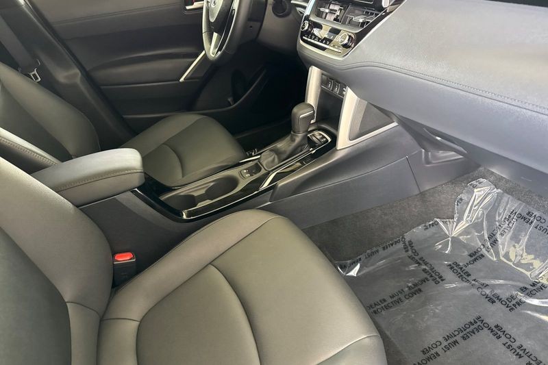 Toyota Corolla Cross Vehicle Full-screen Gallery Image 16