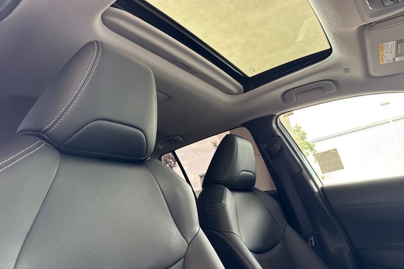 Toyota Corolla Cross Vehicle Full-screen Gallery Image 17