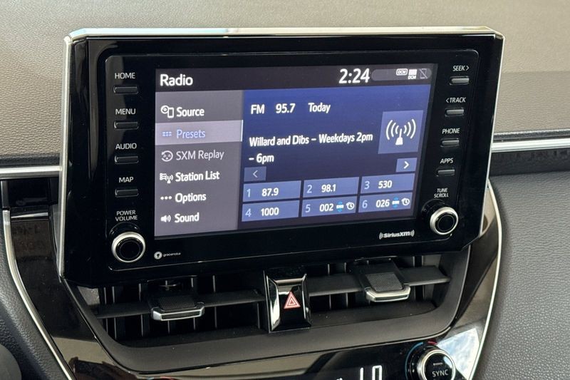 Toyota Corolla Cross Vehicle Full-screen Gallery Image 18