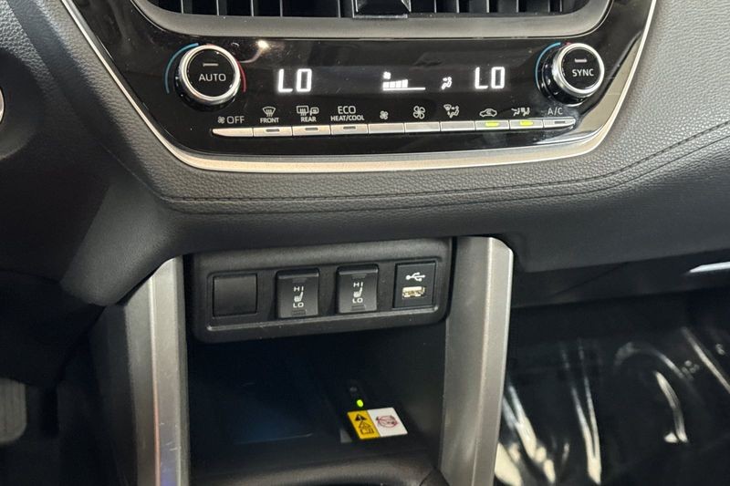 Toyota Corolla Cross Vehicle Full-screen Gallery Image 20