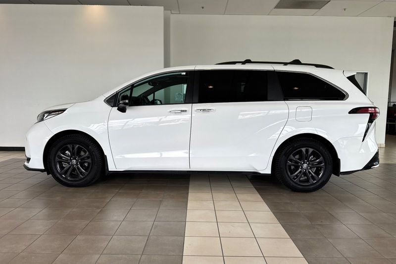 Toyota Sienna Vehicle Full-screen Gallery Image 07