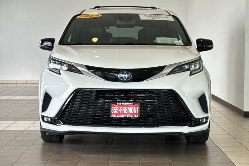 Toyota Sienna Vehicle Full-screen Gallery Image 09