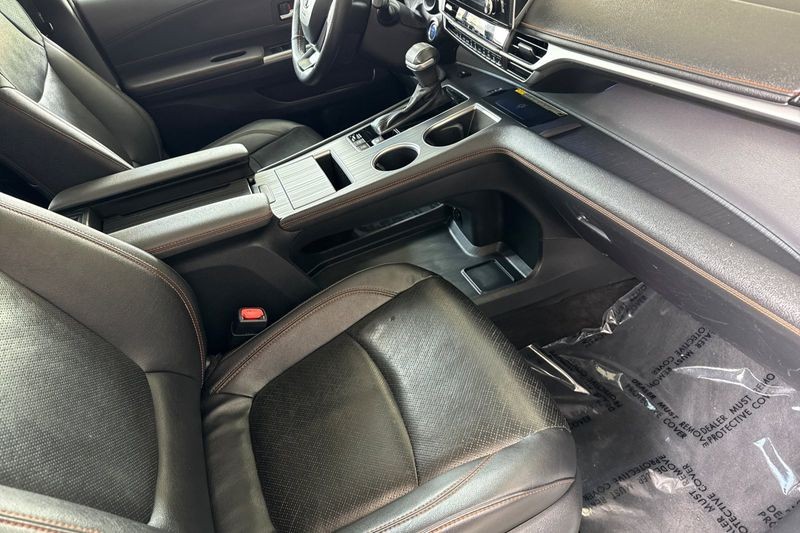 Toyota Sienna Vehicle Full-screen Gallery Image 17
