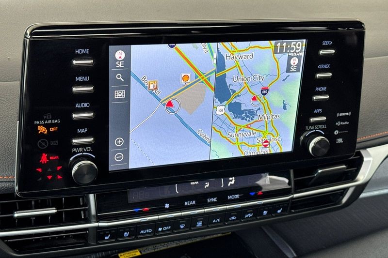 Toyota Sienna Vehicle Full-screen Gallery Image 20