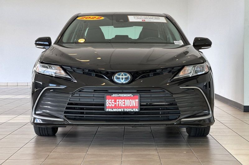 Toyota Camry Vehicle Full-screen Gallery Image 09