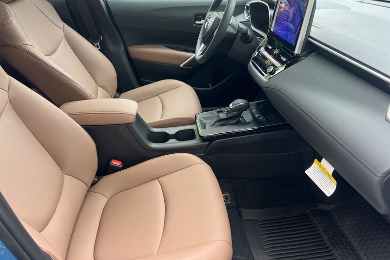 Toyota Corolla Cross Vehicle Full-screen Gallery Image 14