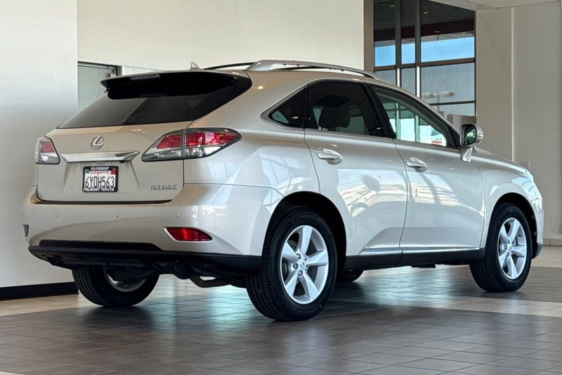 Lexus RX 350 Vehicle Full-screen Gallery Image 04