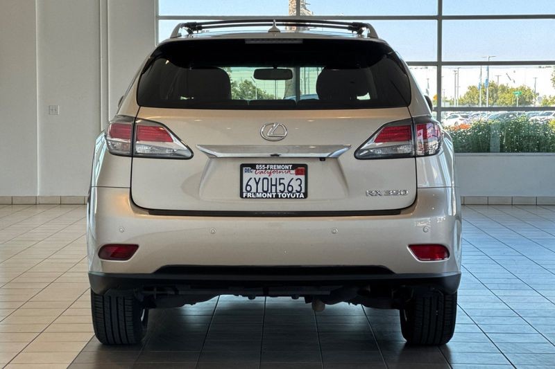 Lexus RX 350 Vehicle Full-screen Gallery Image 05