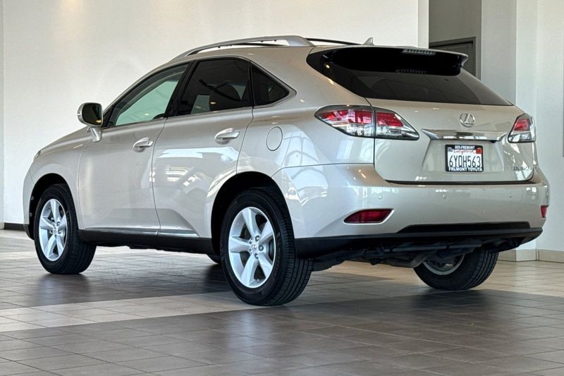Lexus RX 350 Vehicle Full-screen Gallery Image 06