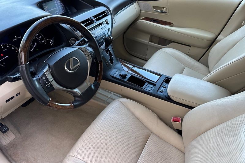 Lexus RX 350 Vehicle Full-screen Gallery Image 10