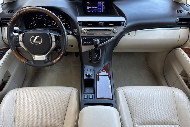 Lexus RX 350 Vehicle Full-screen Gallery Image 13