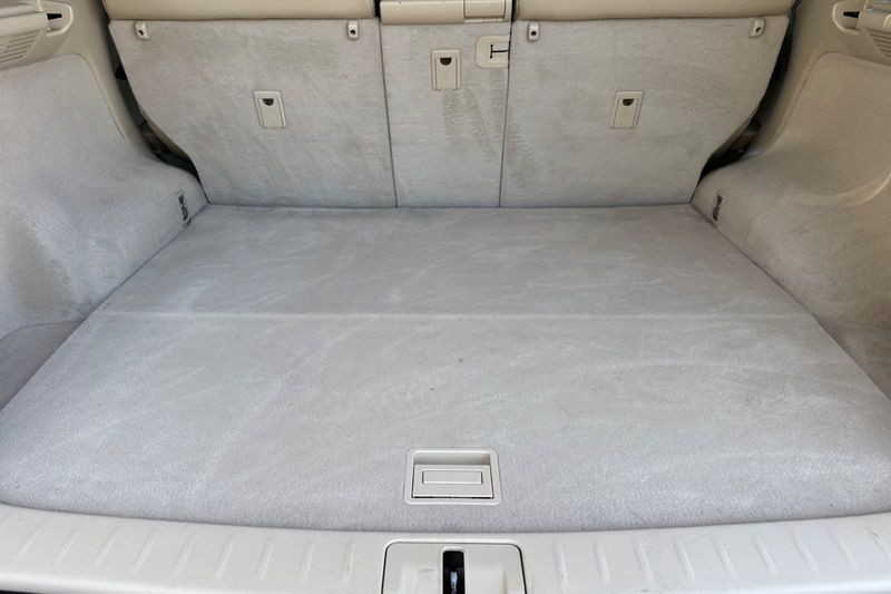 Lexus RX 350 Vehicle Full-screen Gallery Image 15