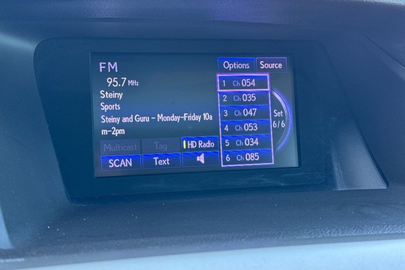 Lexus RX 350 Vehicle Full-screen Gallery Image 18