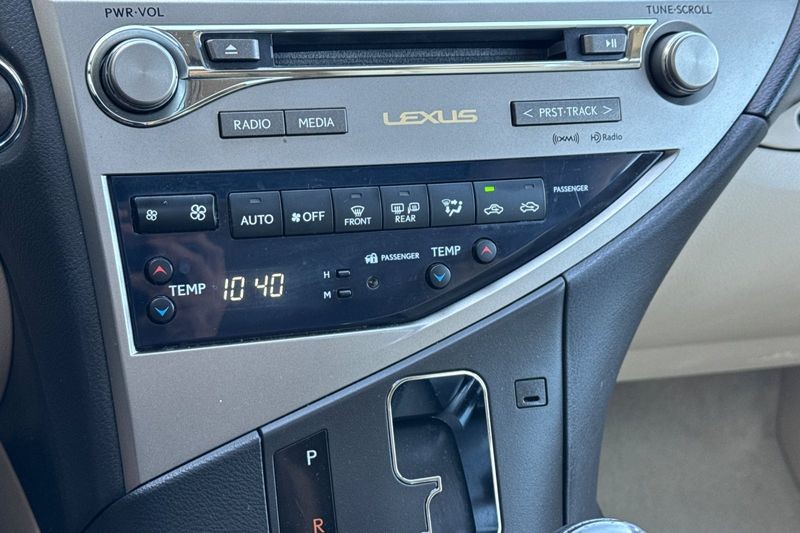 Lexus RX 350 Vehicle Full-screen Gallery Image 20