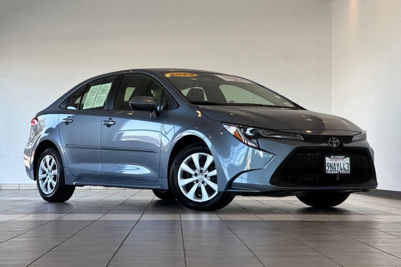 Toyota Corolla Vehicle Full-screen Gallery Image 02
