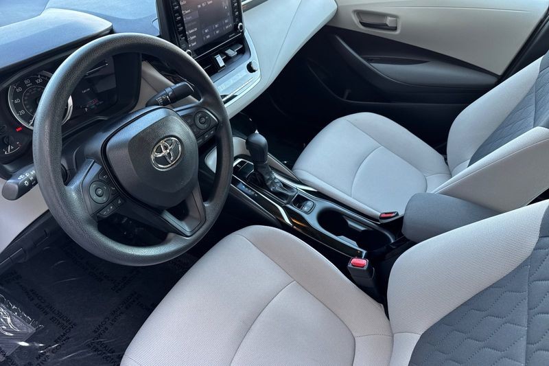 Toyota Corolla Vehicle Full-screen Gallery Image 10