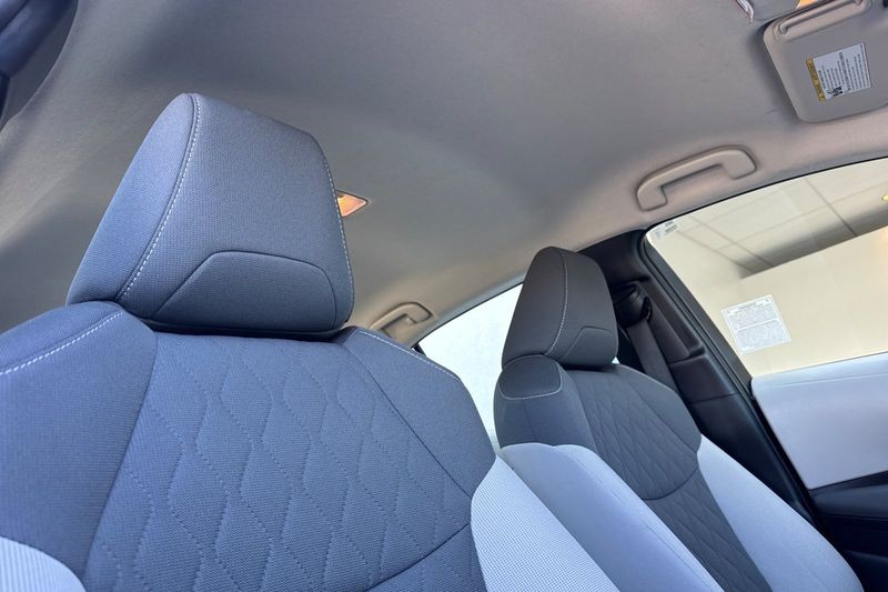 Toyota Corolla Vehicle Full-screen Gallery Image 16