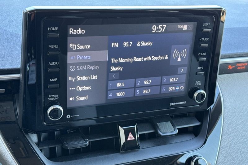 Toyota Corolla Vehicle Full-screen Gallery Image 17