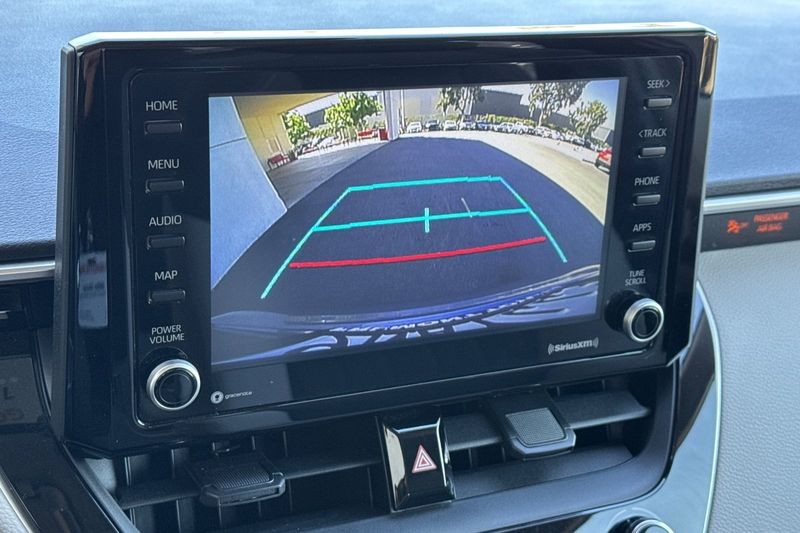 Toyota Corolla Vehicle Full-screen Gallery Image 18