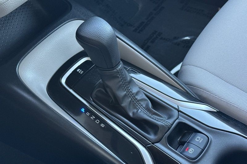 Toyota Corolla Vehicle Full-screen Gallery Image 20