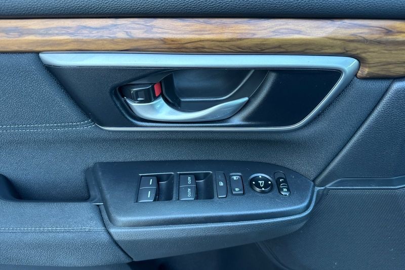 Honda CR-V Vehicle Full-screen Gallery Image 11