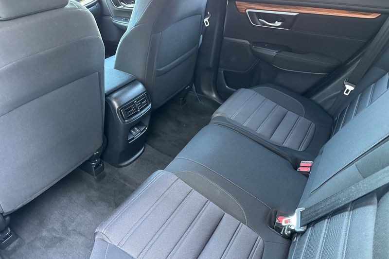 Honda CR-V Vehicle Full-screen Gallery Image 12