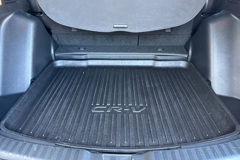 Honda CR-V Vehicle Full-screen Gallery Image 15