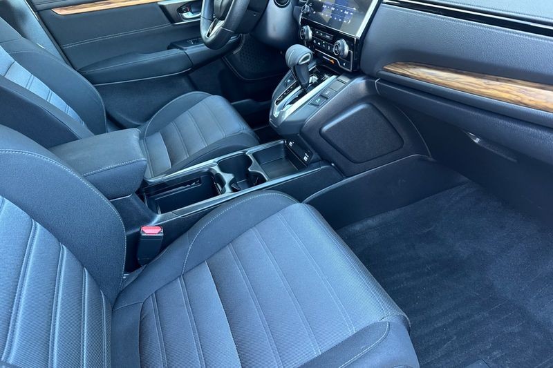 Honda CR-V Vehicle Full-screen Gallery Image 16