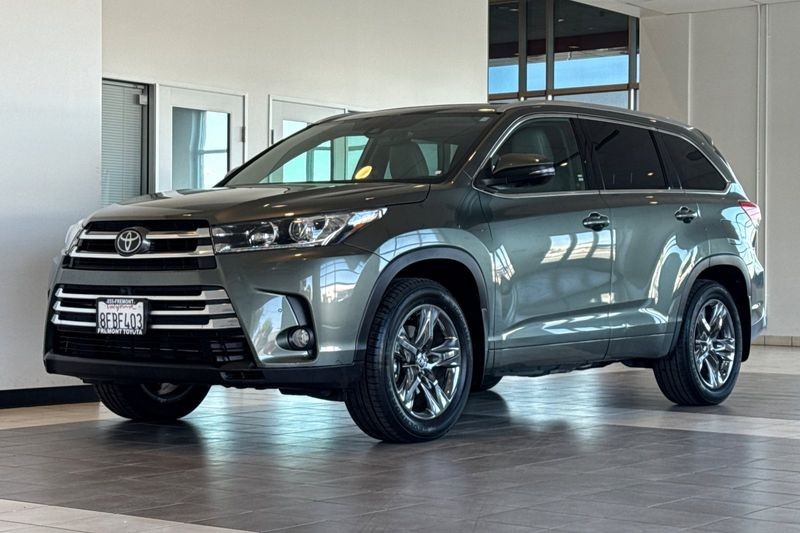 Toyota Highlander Vehicle Full-screen Gallery Image 08