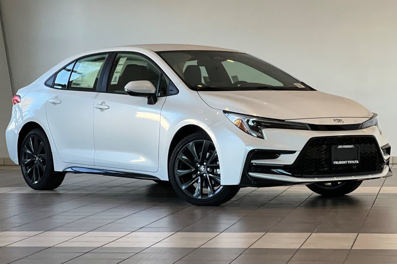 Toyota Corolla Hybrid Vehicle Full-screen Gallery Image 02