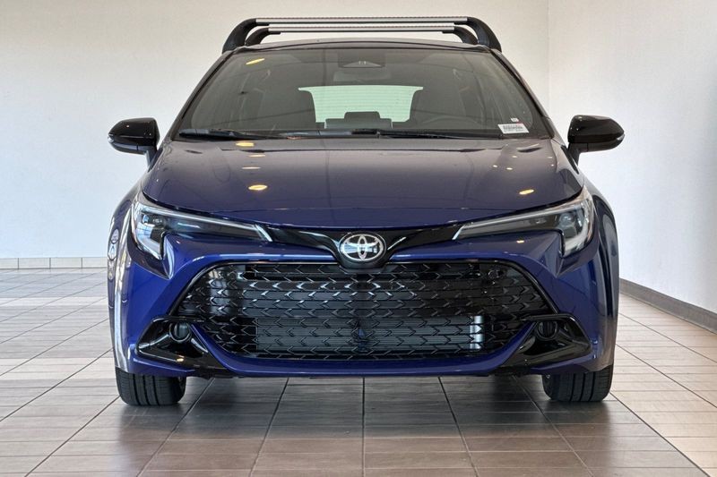 Toyota Corolla Hatchback Vehicle Full-screen Gallery Image 03