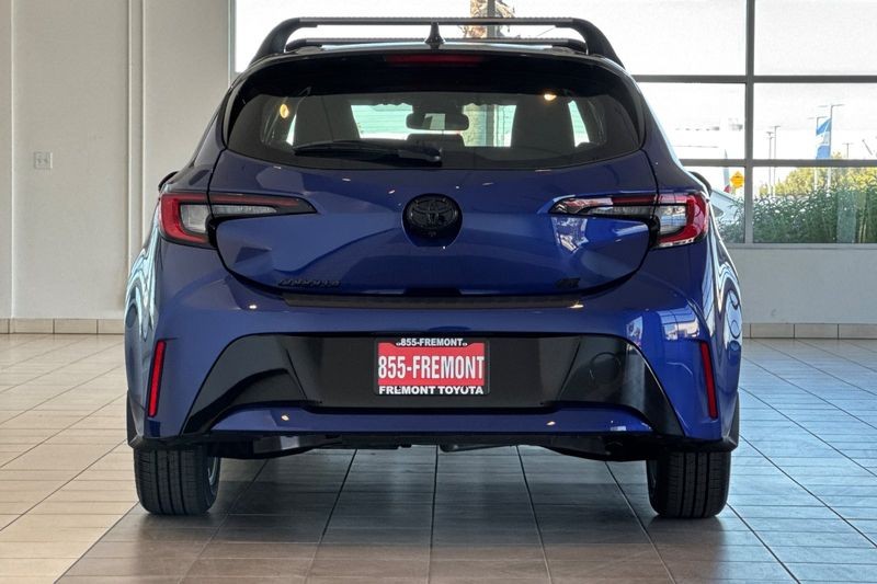 Toyota Corolla Hatchback Vehicle Full-screen Gallery Image 06