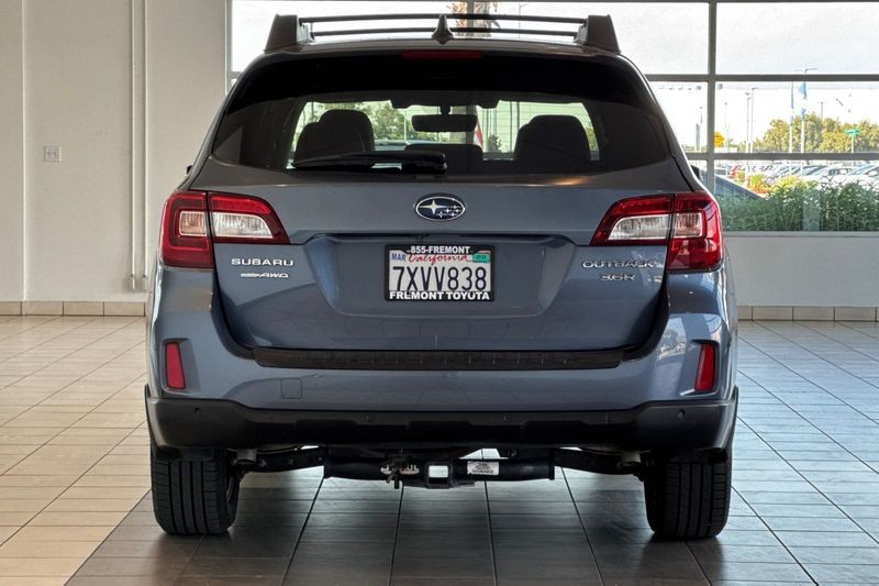 Subaru Outback Vehicle Full-screen Gallery Image 05