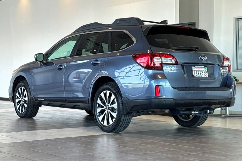 Subaru Outback Vehicle Full-screen Gallery Image 06