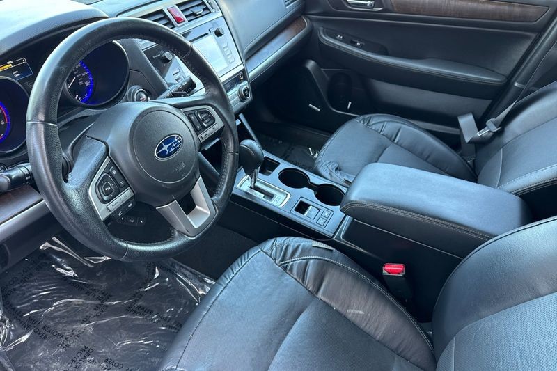 Subaru Outback Vehicle Full-screen Gallery Image 10