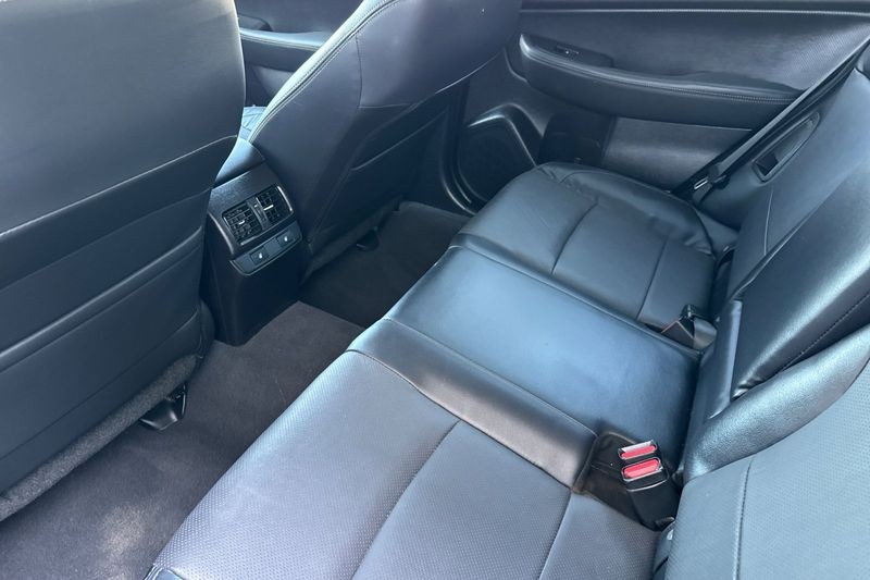 Subaru Outback Vehicle Full-screen Gallery Image 12