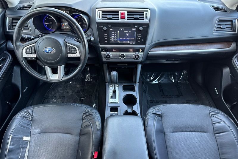 Subaru Outback Vehicle Full-screen Gallery Image 13