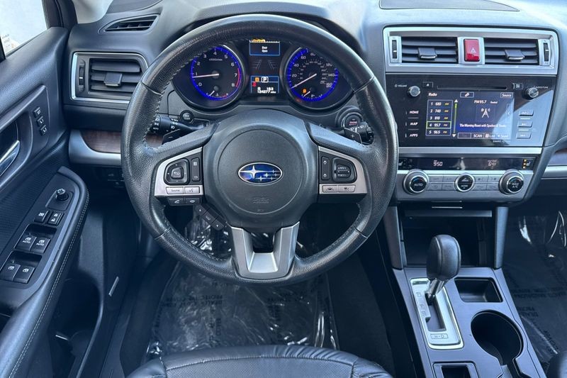 Subaru Outback Vehicle Full-screen Gallery Image 14
