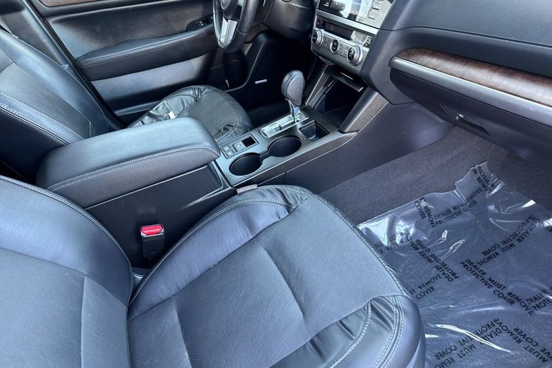 Subaru Outback Vehicle Full-screen Gallery Image 16