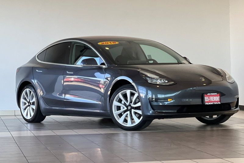 Tesla Model 3 Vehicle Full-screen Gallery Image 02